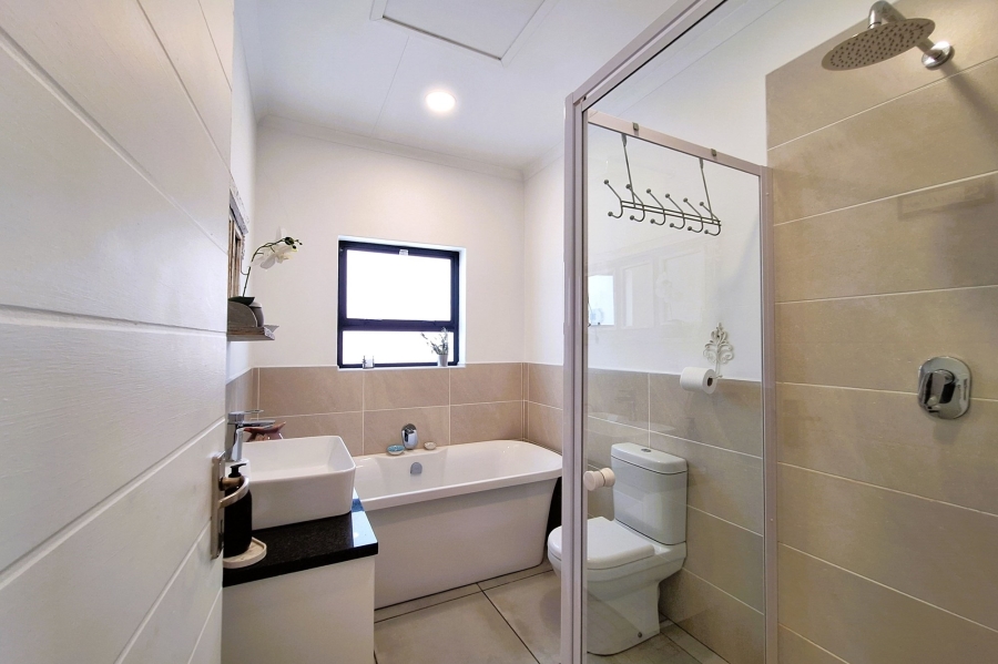 3 Bedroom Property for Sale in Sandy Point Western Cape